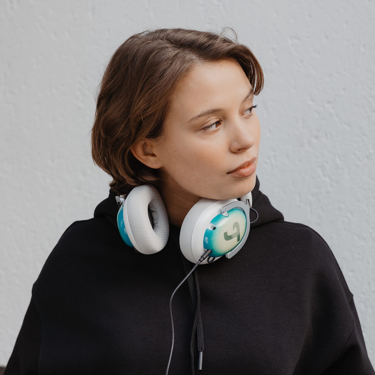 ZOLA Unique style for the office, deep immersion for games, optimal precision for music