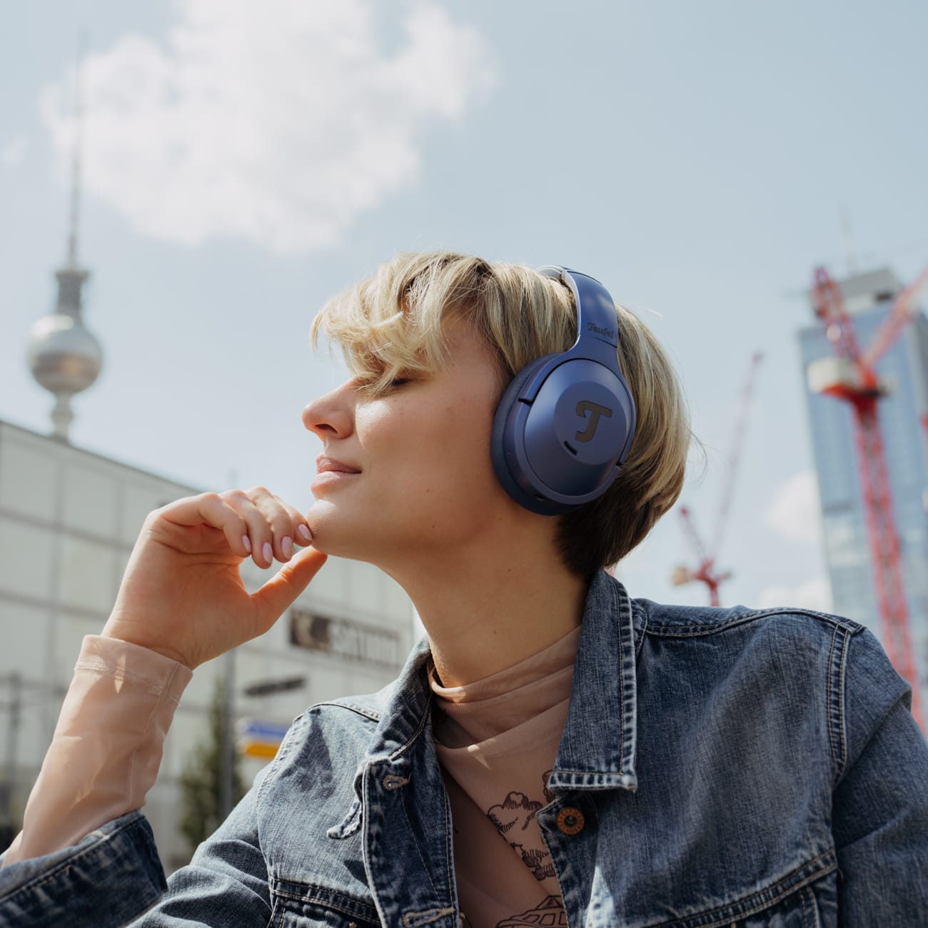 REAL BLUE NC 3 + FeinTech Bluetooth Audio System Enjoy movies with headphones