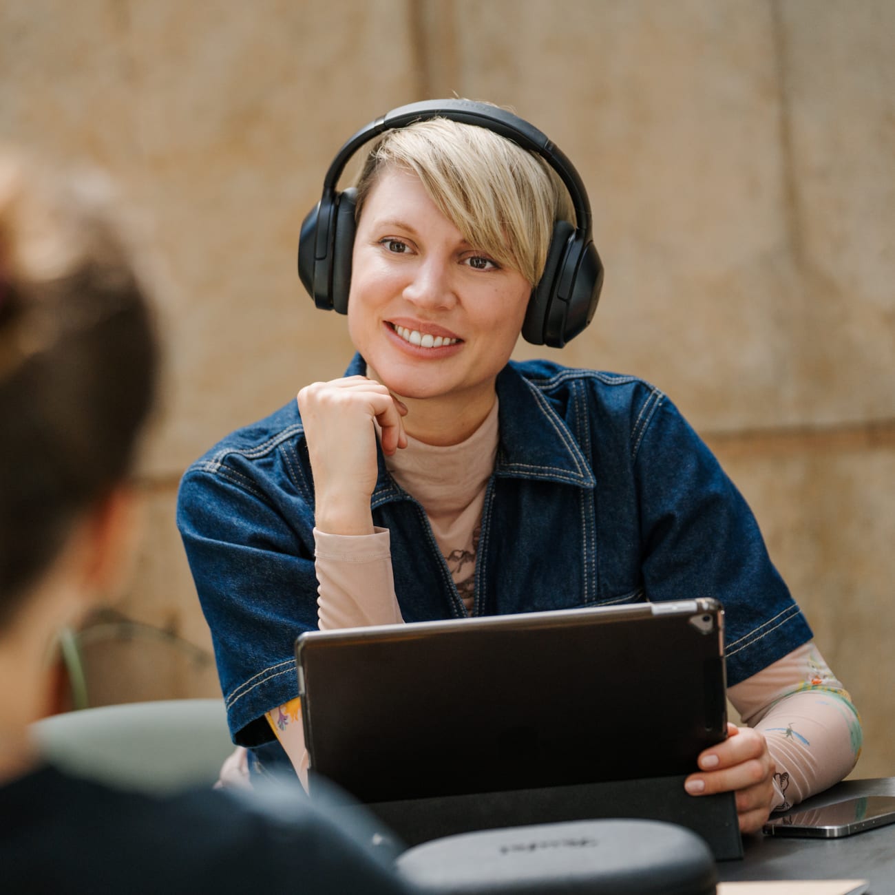 REAL BLUE NC 3 + FeinTech Bluetooth Audio System Enjoy movies with headphones