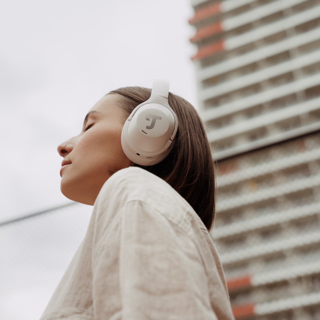 REAL BLUE NC 3 + FeinTech Bluetooth Audio System Enjoy movies with headphones