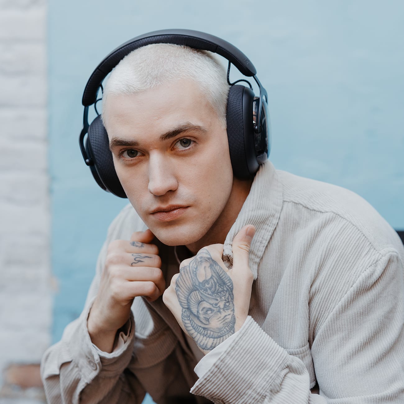 ZOLA Unique style for the office, deep immersion for games, optimal precision for music