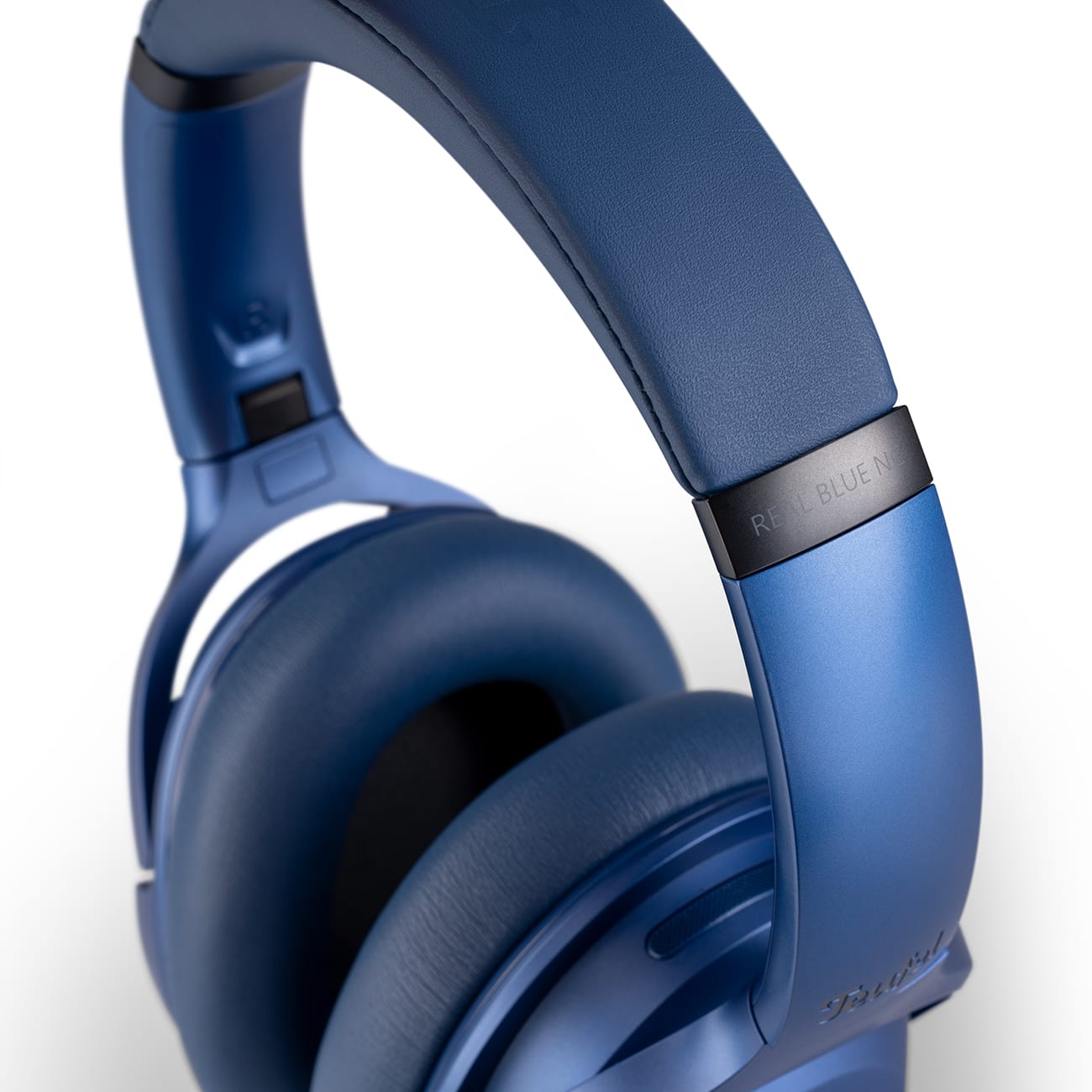 REAL BLUE NC 3 + FeinTech Bluetooth Audio System Enjoy movies with headphones