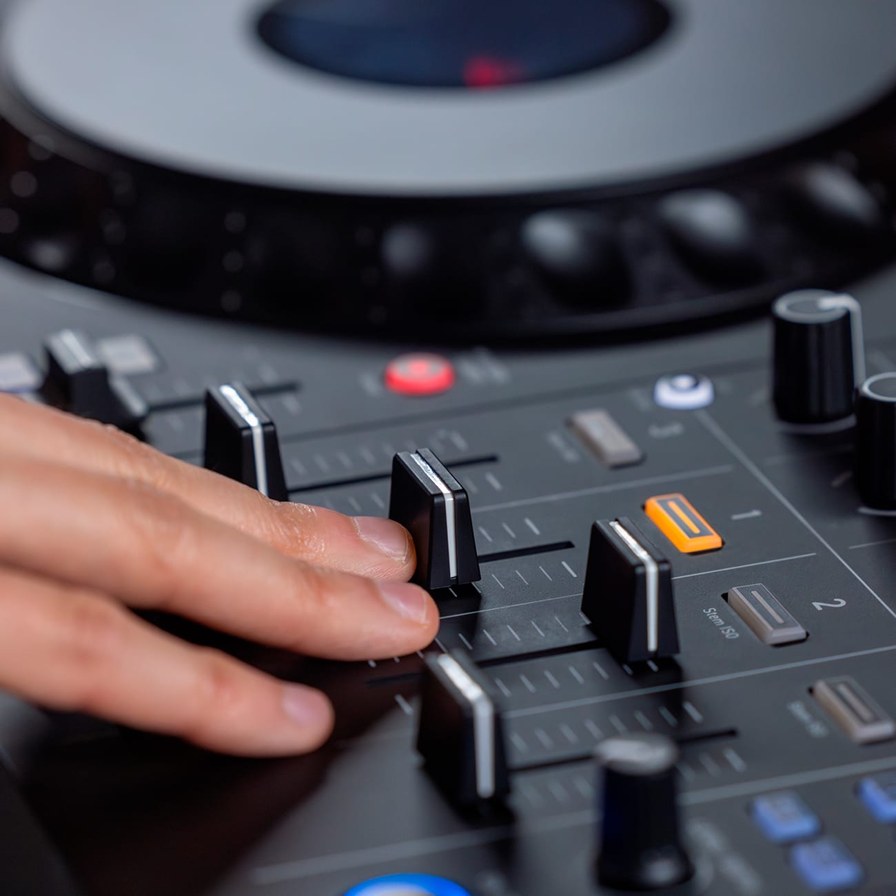 AlphaTheta DDJ-GRV6 Your music for all