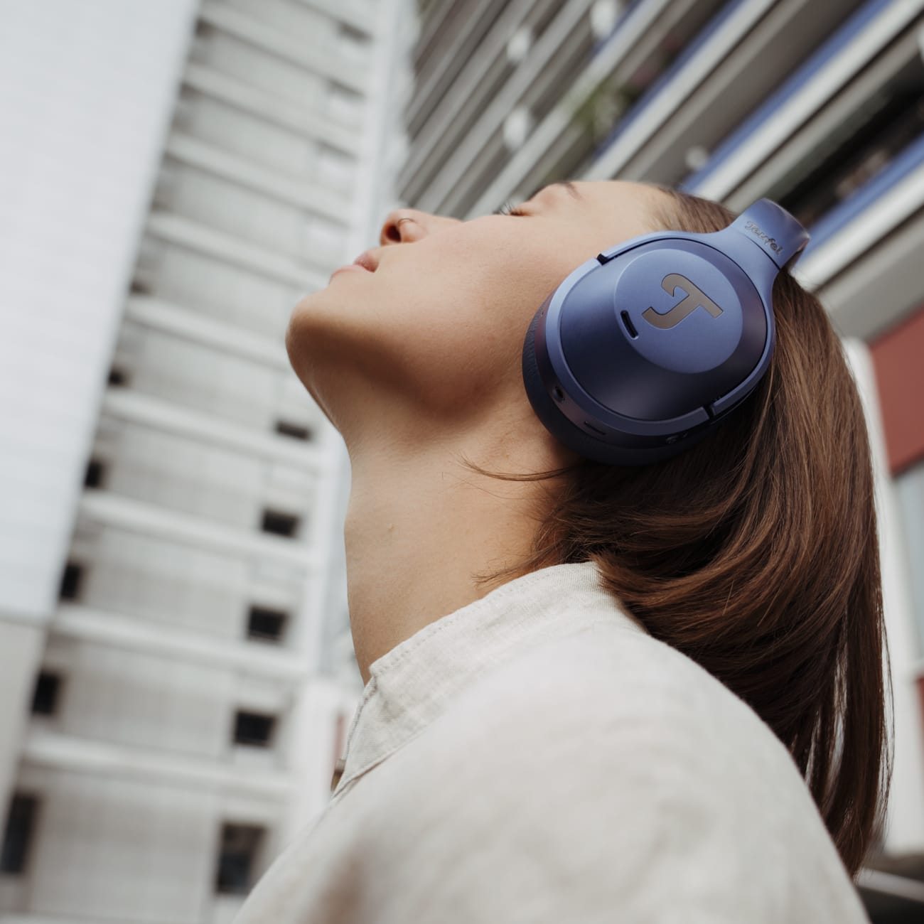 REAL BLUE NC 3 + FeinTech Bluetooth Audio System Enjoy movies with headphones