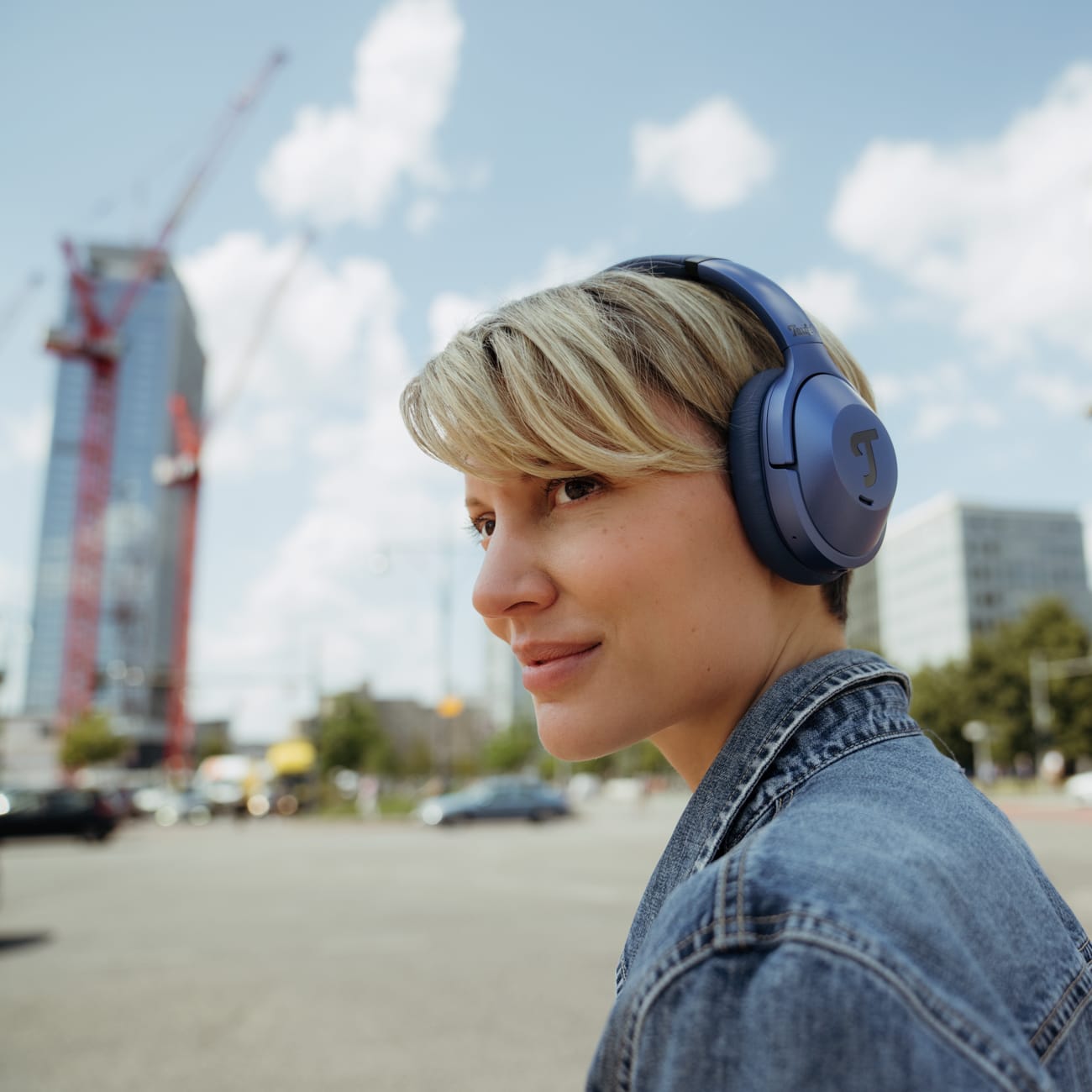 REAL BLUE NC 3 + FeinTech Bluetooth Audio System Enjoy movies with headphones