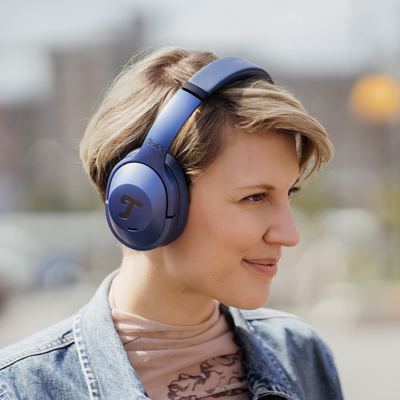 REAL BLUE NC 3 + FeinTech Bluetooth Audio System Enjoy movies with headphones