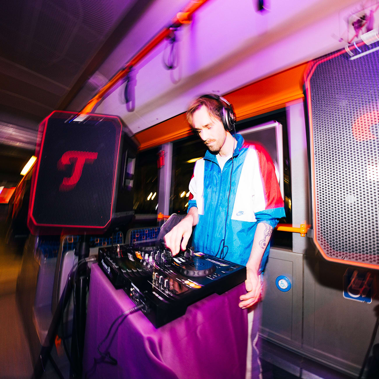 ROCKSTER NEO + Shure PGA58 Wild times redefined