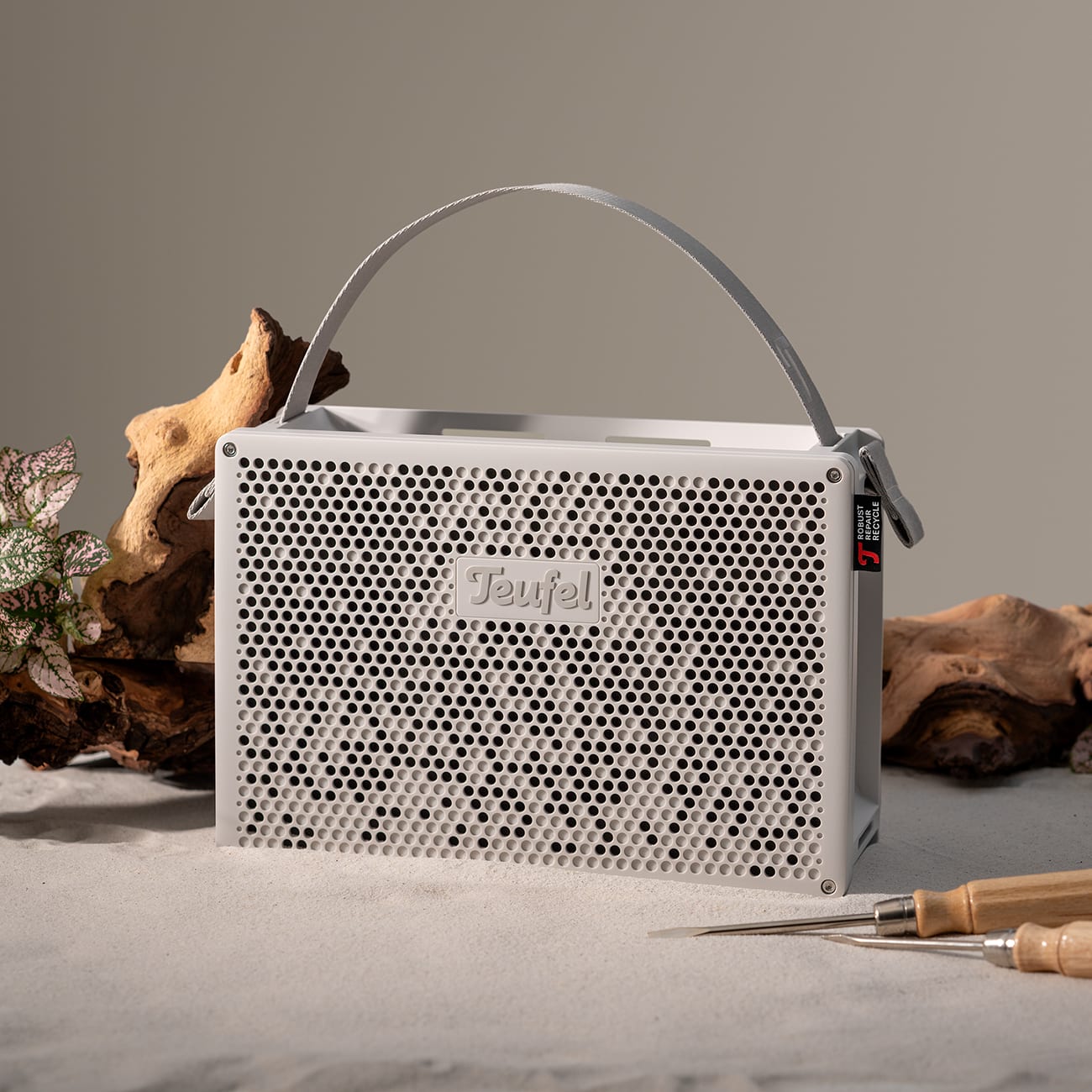 MYND A new generation of speaker