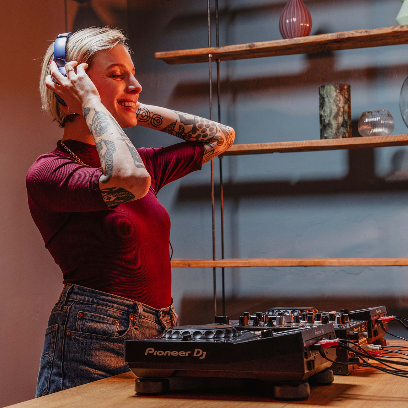 Pioneer DJ XDJ-700 Play your music to all