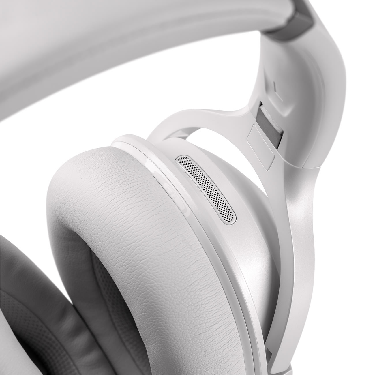 REAL BLUE NC 3 + FeinTech Bluetooth Audio System Enjoy movies with headphones