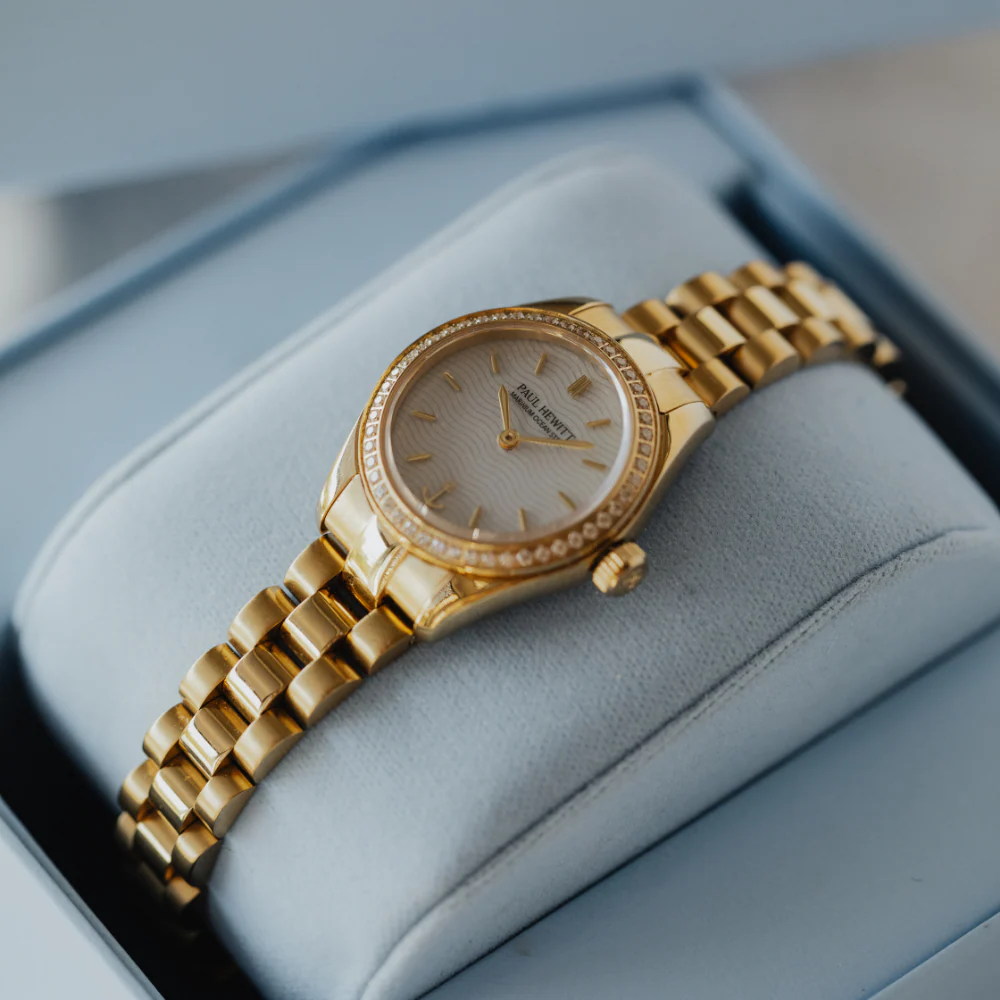 Petit Soleil Round Watch Gold White Crystal