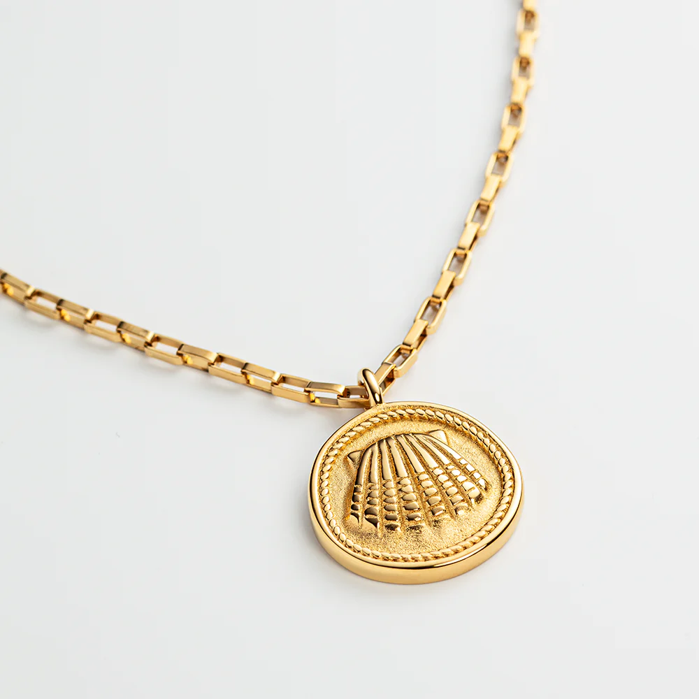Scallop Necklace Gold