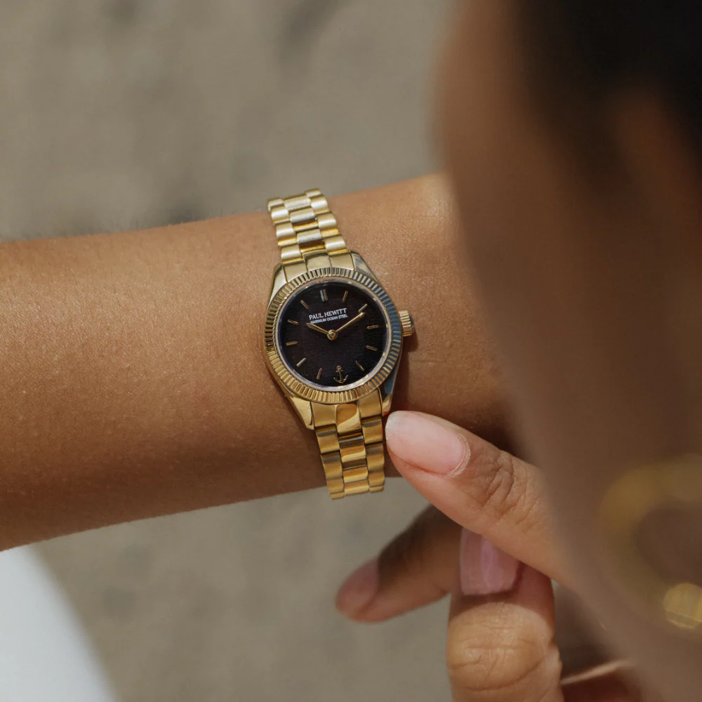Petit Soleil Round Watch Gold Black