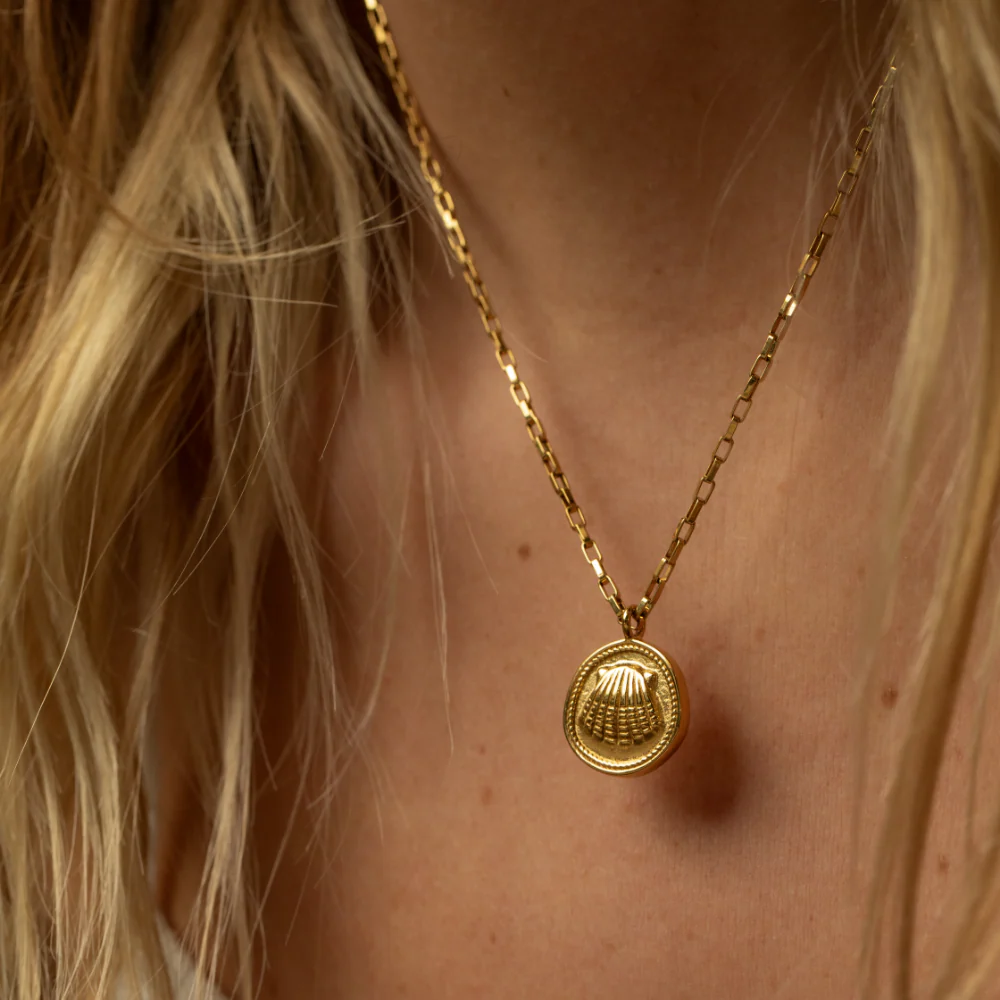 Scallop Necklace Gold