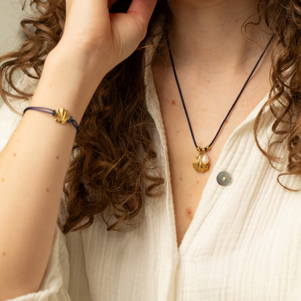 Scallop Blue Nylon Necklace Gold