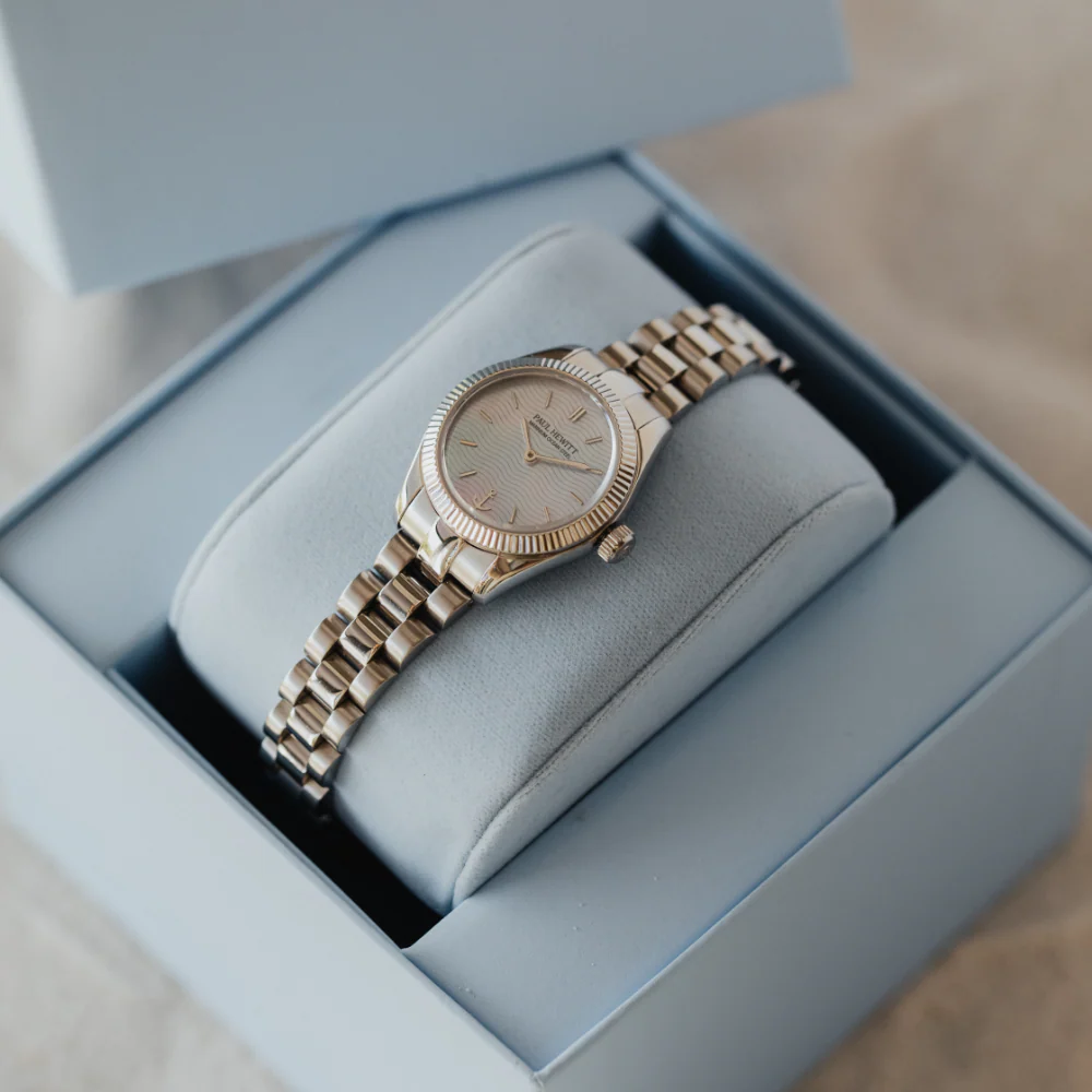 Petit Soleil Round Watch Silver Pearl