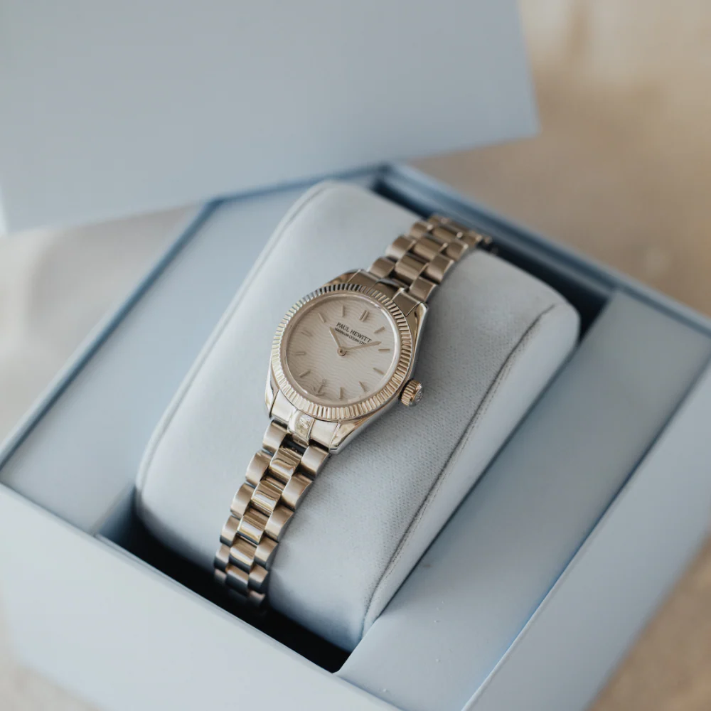 Petit Soleil Round Watch Silver White