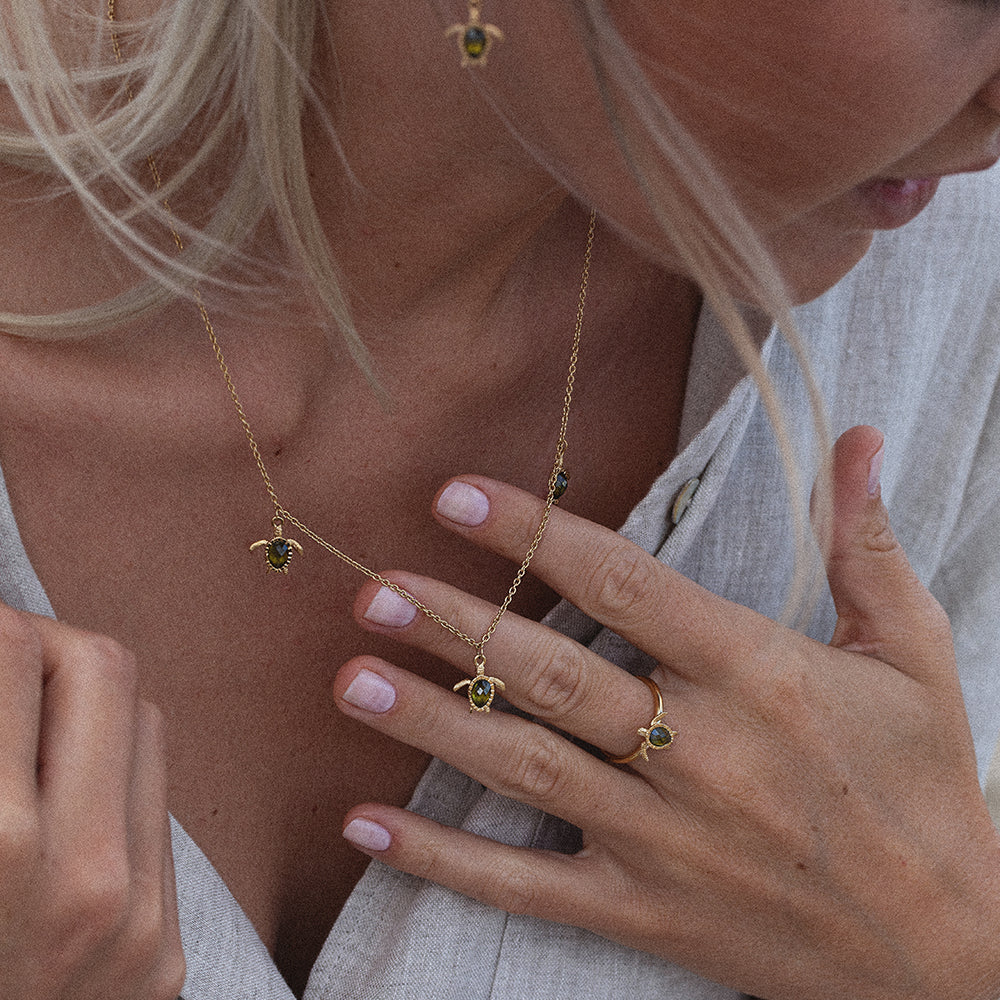 Turtle Necklace Gold