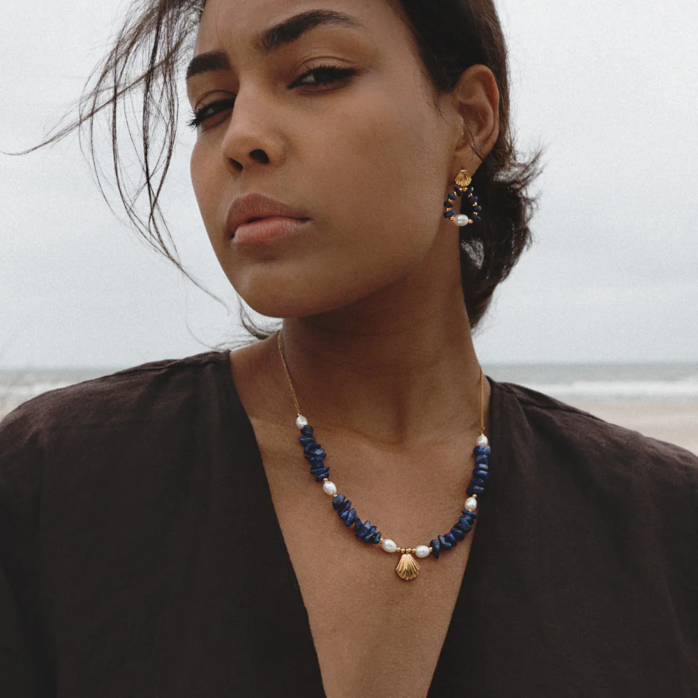 Scallop Stone Necklace Gold