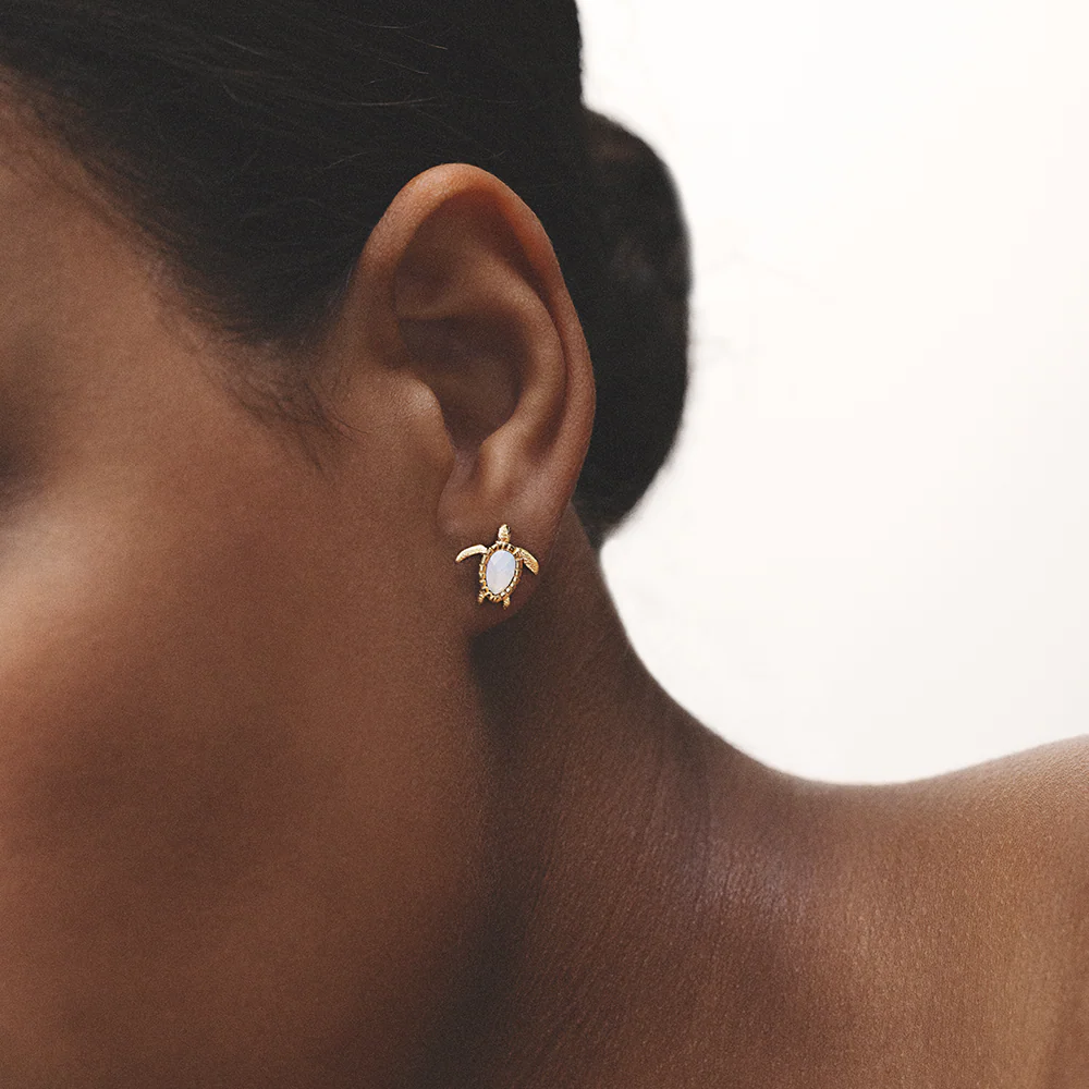 Turtle Earring White Breeze Gold