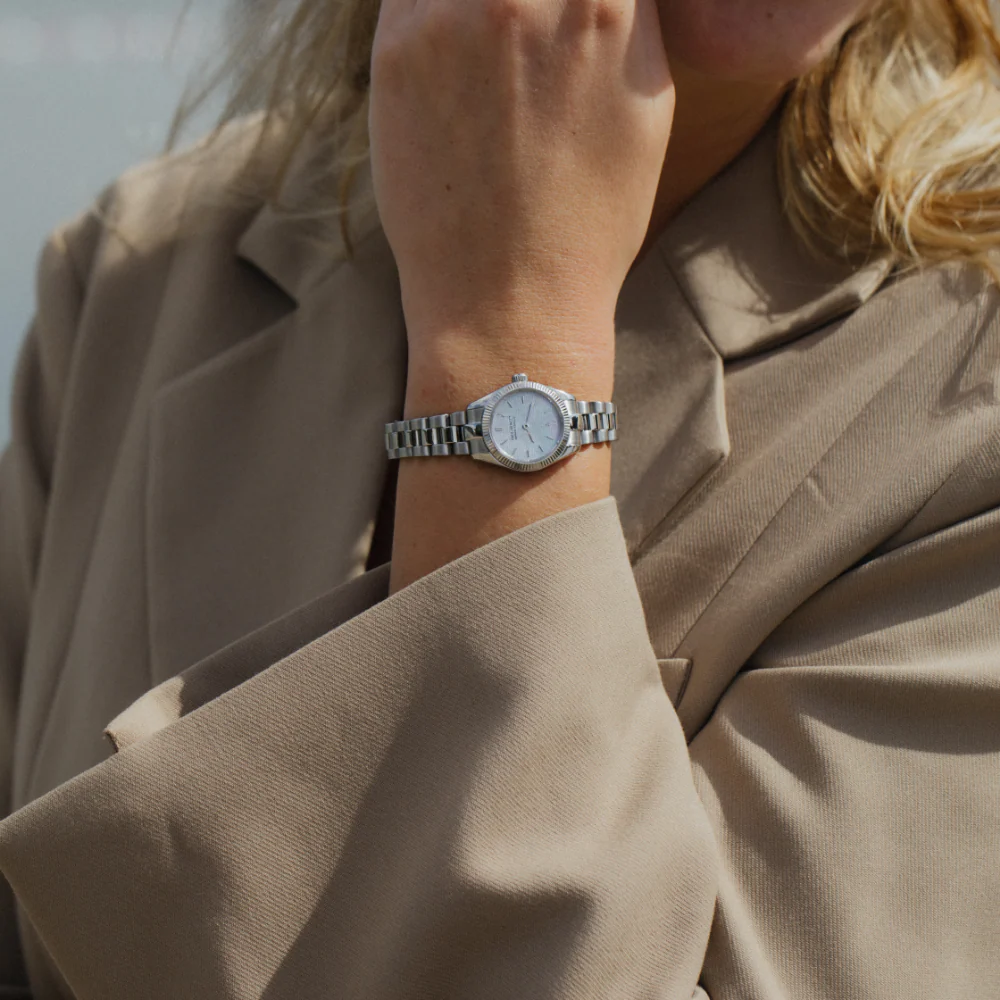 Petit Soleil Round Watch Silver Pearl