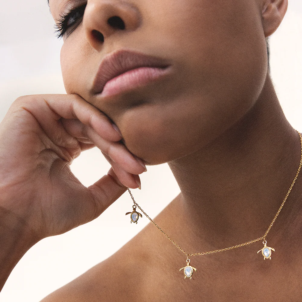 Turtle Necklace White Breeze Gold