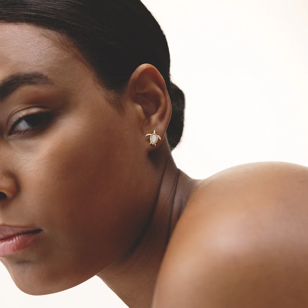 Turtle Earring White Breeze Gold