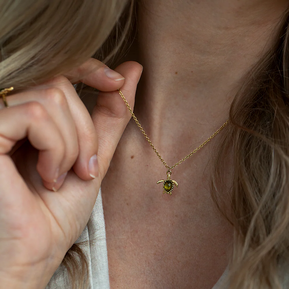 Turtle Mono Necklace Gold