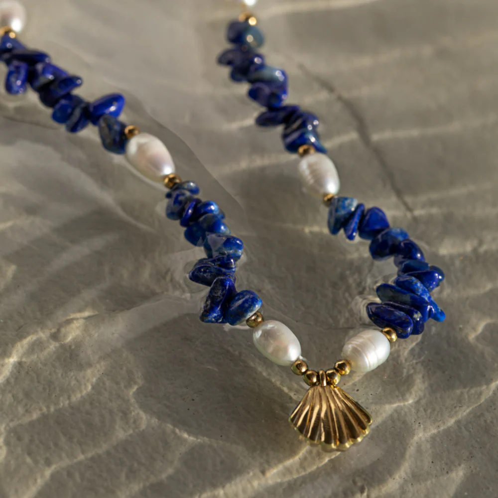 Scallop Stone Necklace Gold