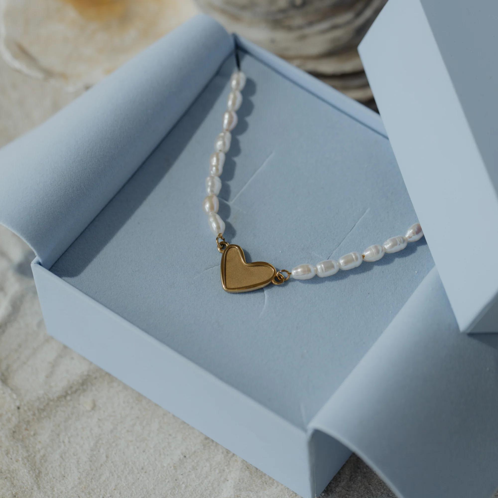 Engravable Heart Pearl Bracelet Gold