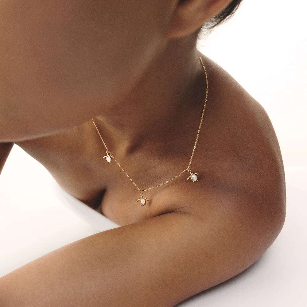 Turtle Necklace White Breeze Gold