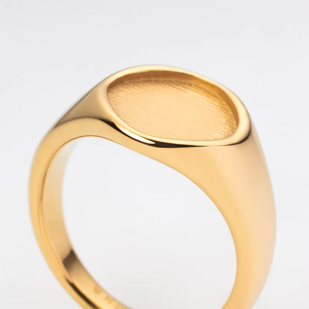 Engravable Signet Ring Gold