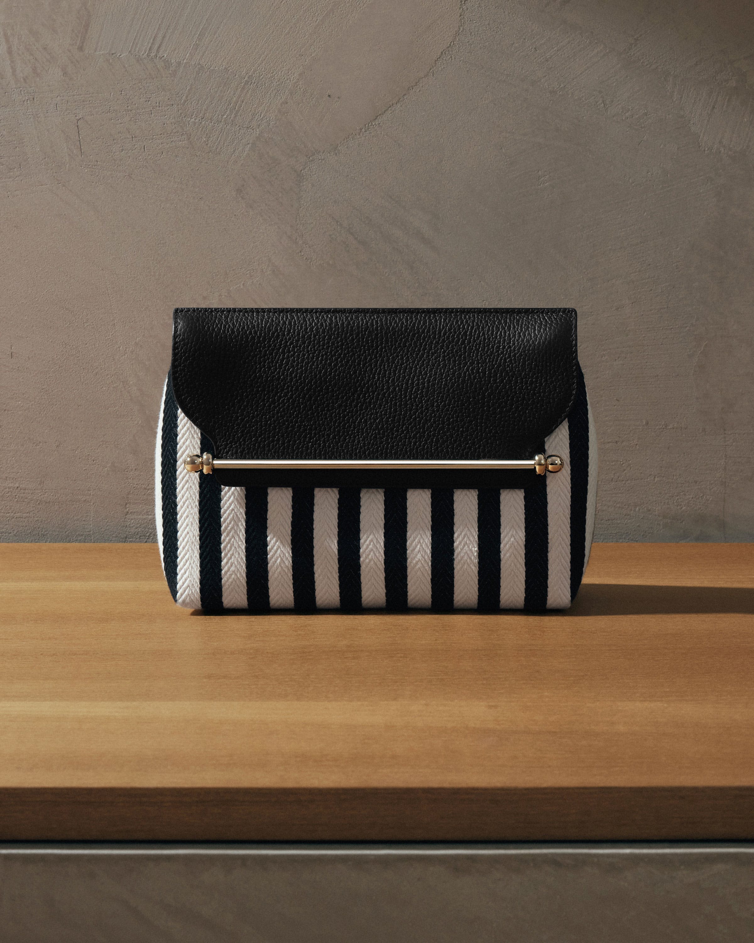Casual Stylist - Striped Canvas Black