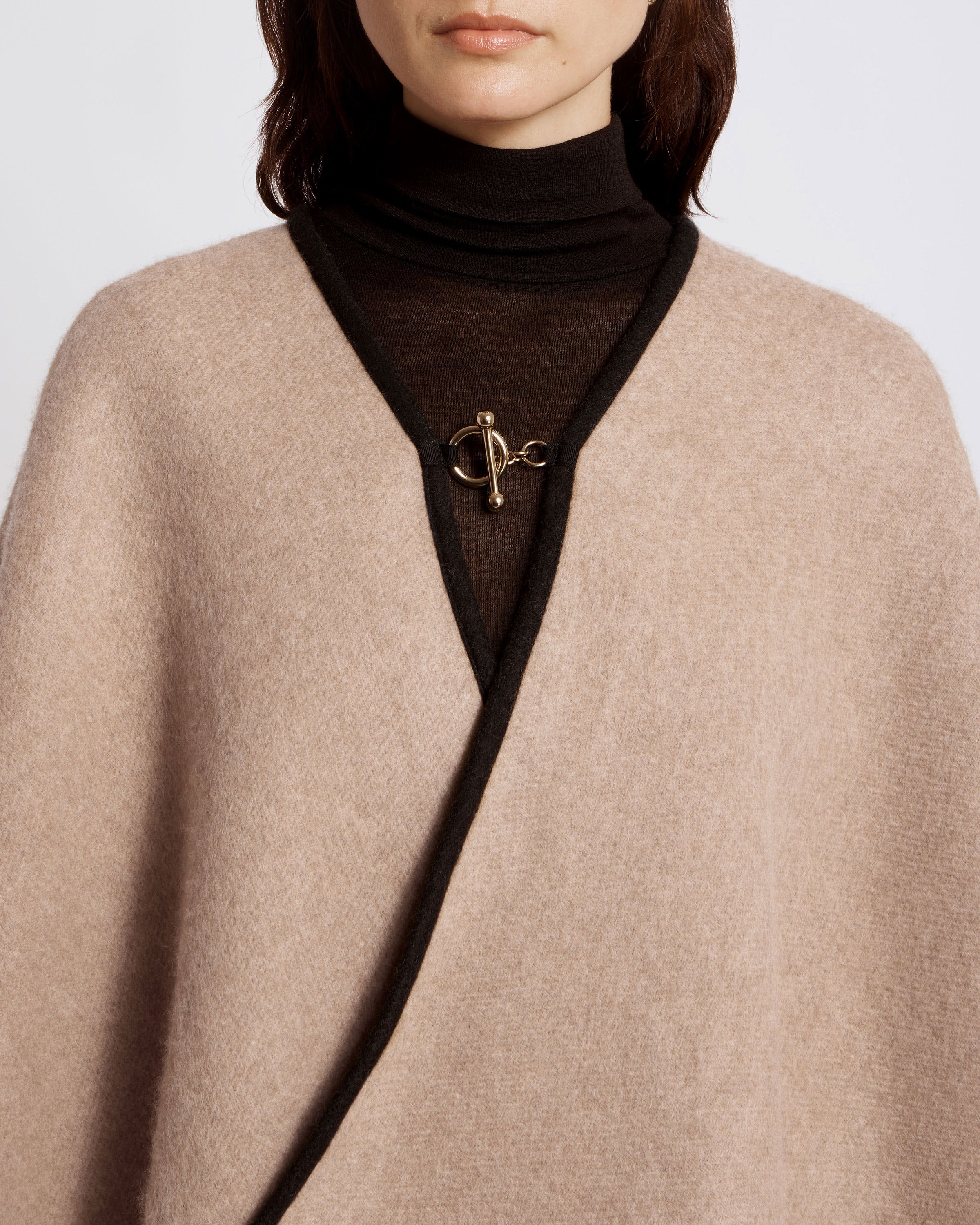 Kite Woven Cape - Black/Natural