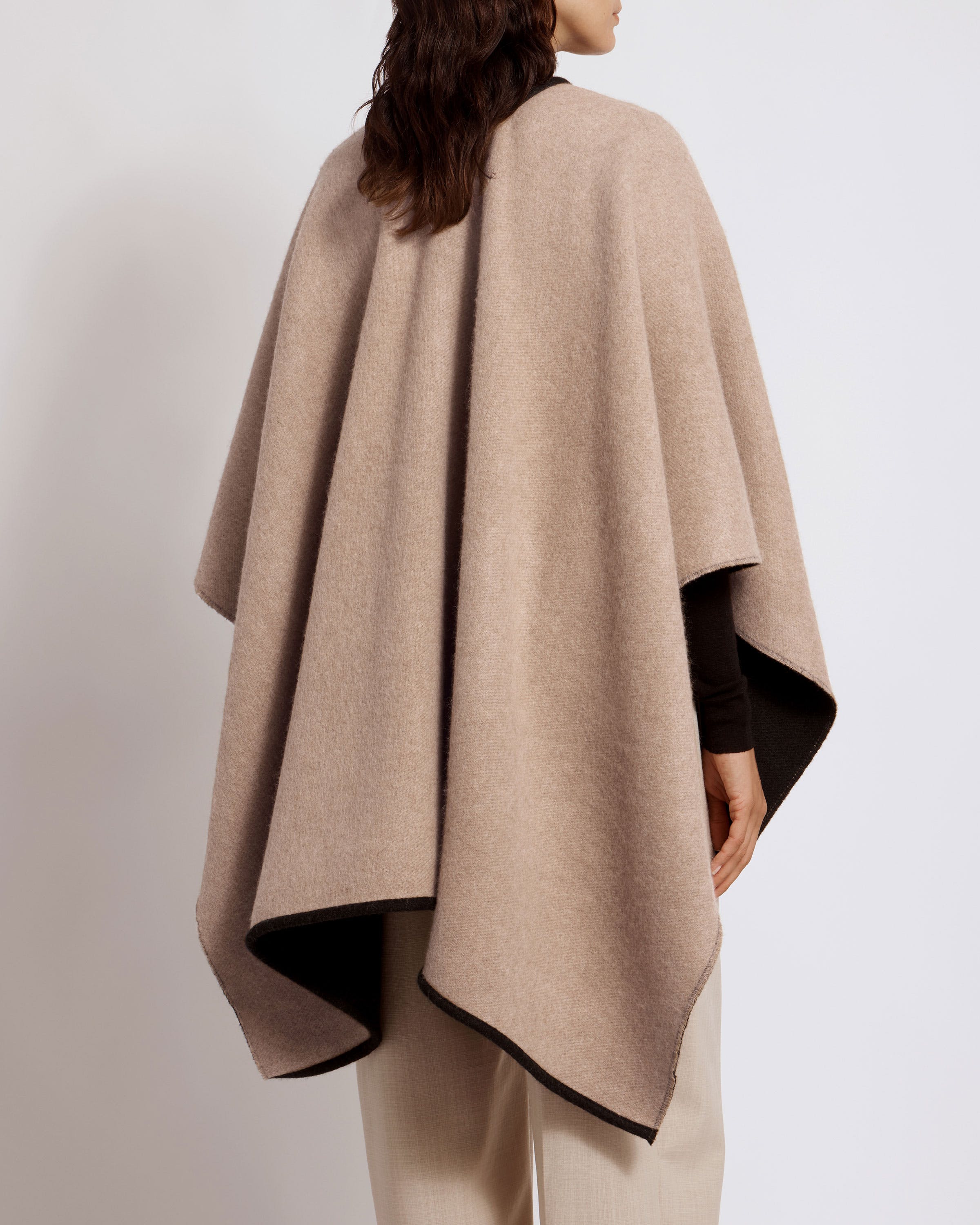 Kite Woven Cape - Black/Natural