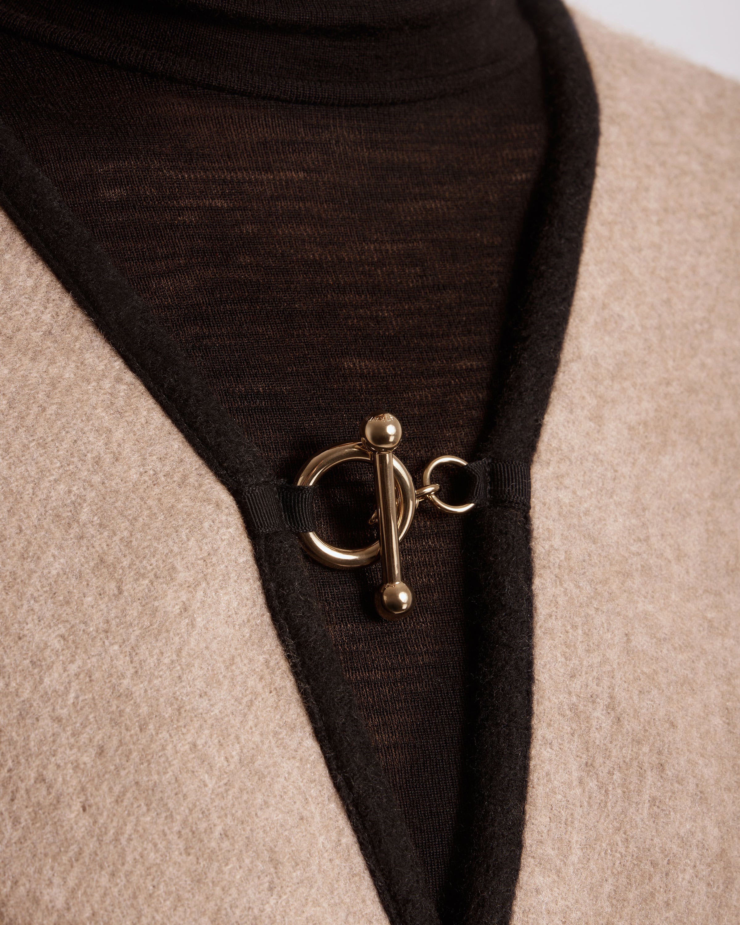 Kite Woven Cape - Black/Natural