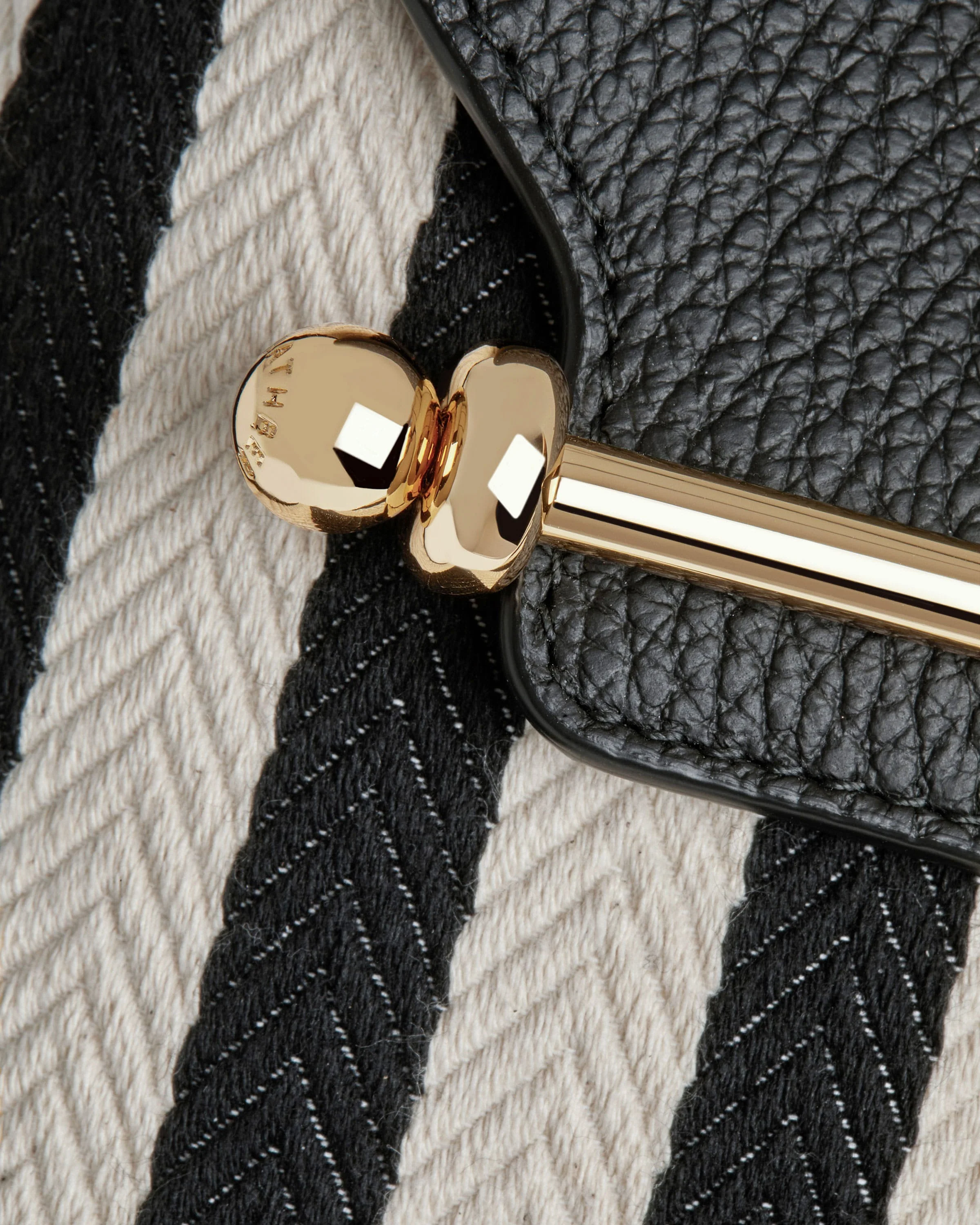 Casual Stylist - Striped Canvas Black