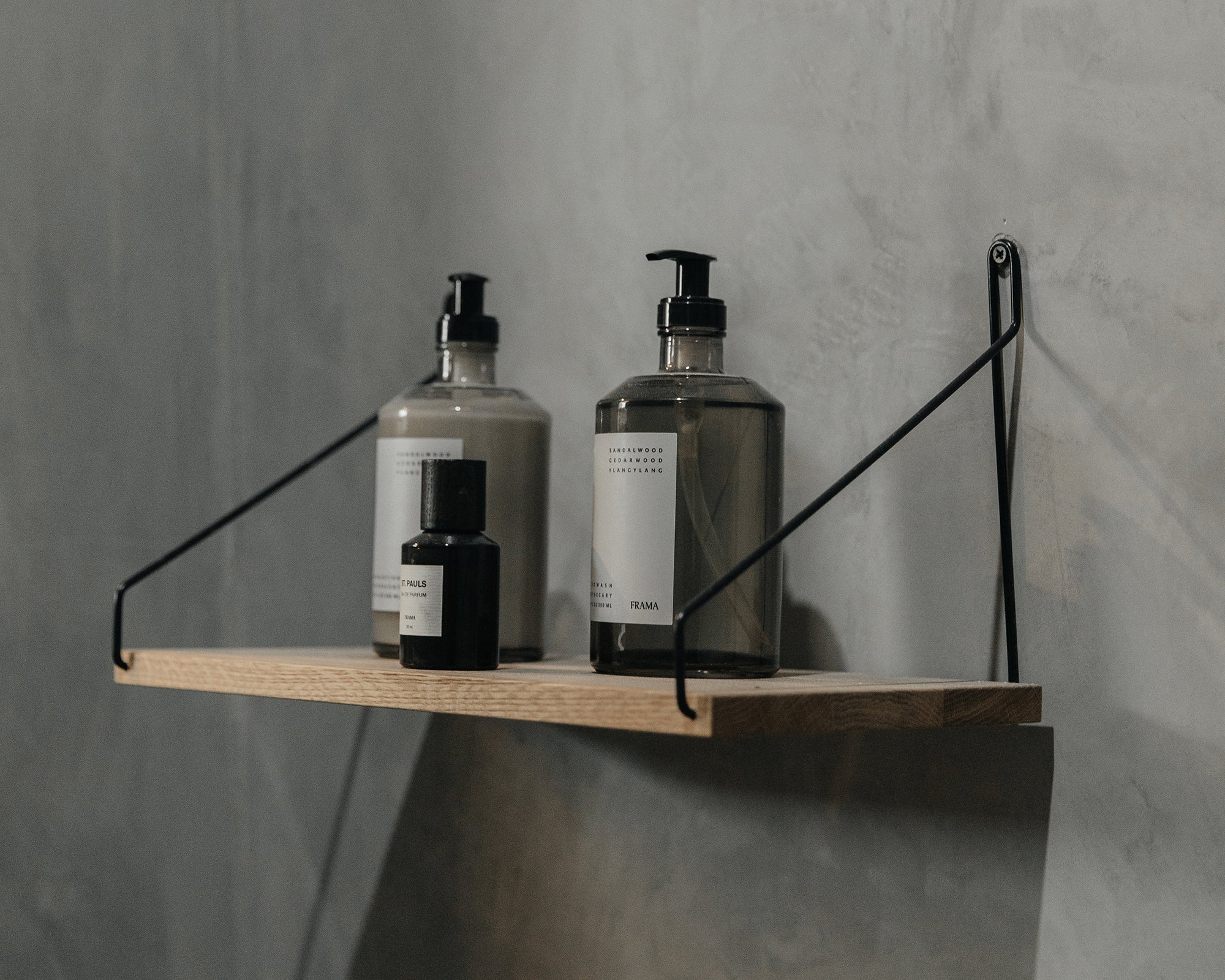 Single Shelf | Natural Oak / Black | D20 / W40