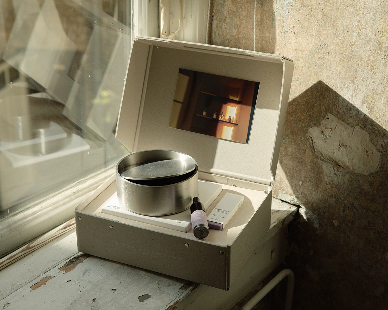 Gift Box: Sphere Oil Diffuser + Oil | Painted Desert