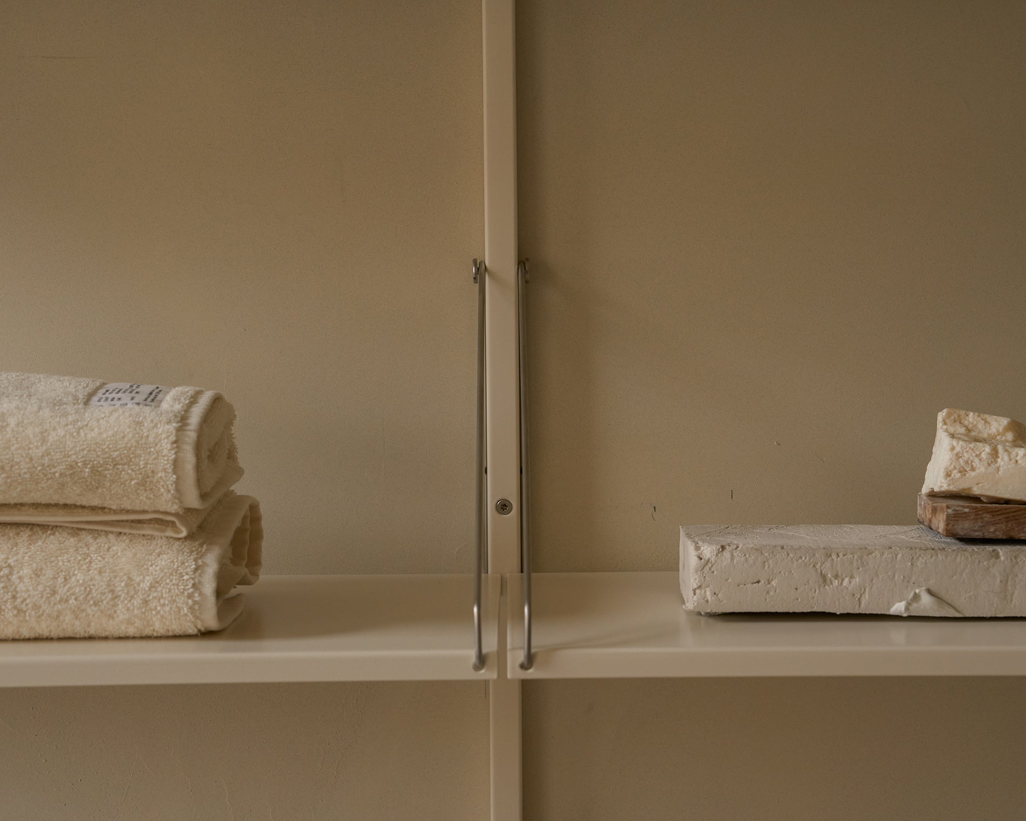 Library Shelf | Warm White Steel | D20 / W80