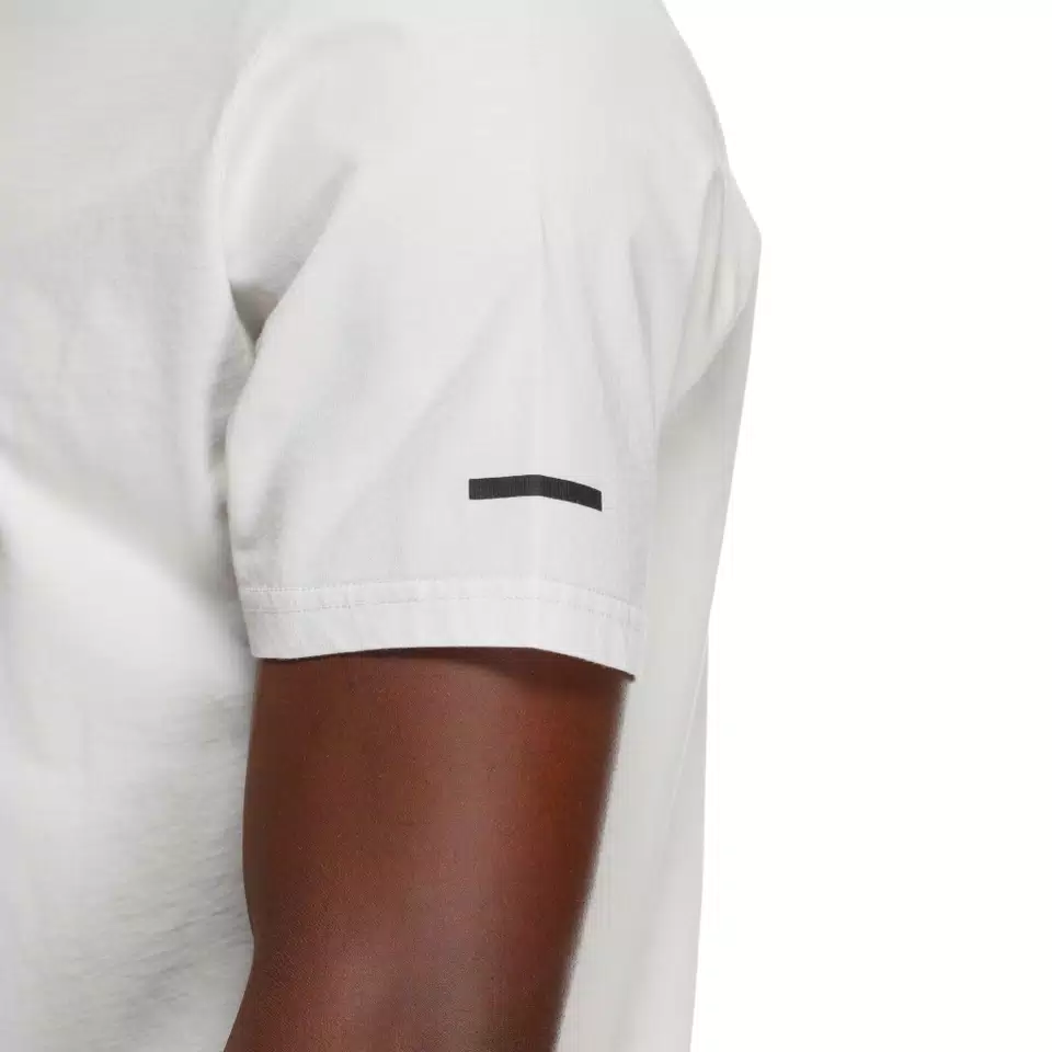 ESSENCE - MEN'S CREWNECK T-SHIRT