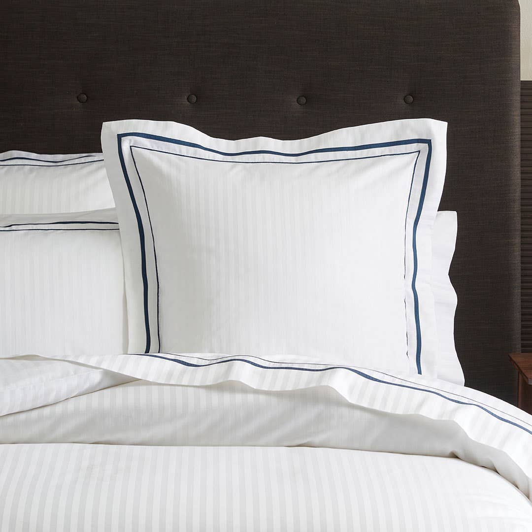 Cambridge Quilt Cover - White Navy