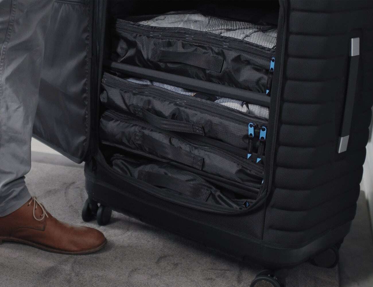 Spring Promotion🍃Pullup Suitcase Turns Into a Portable Closet