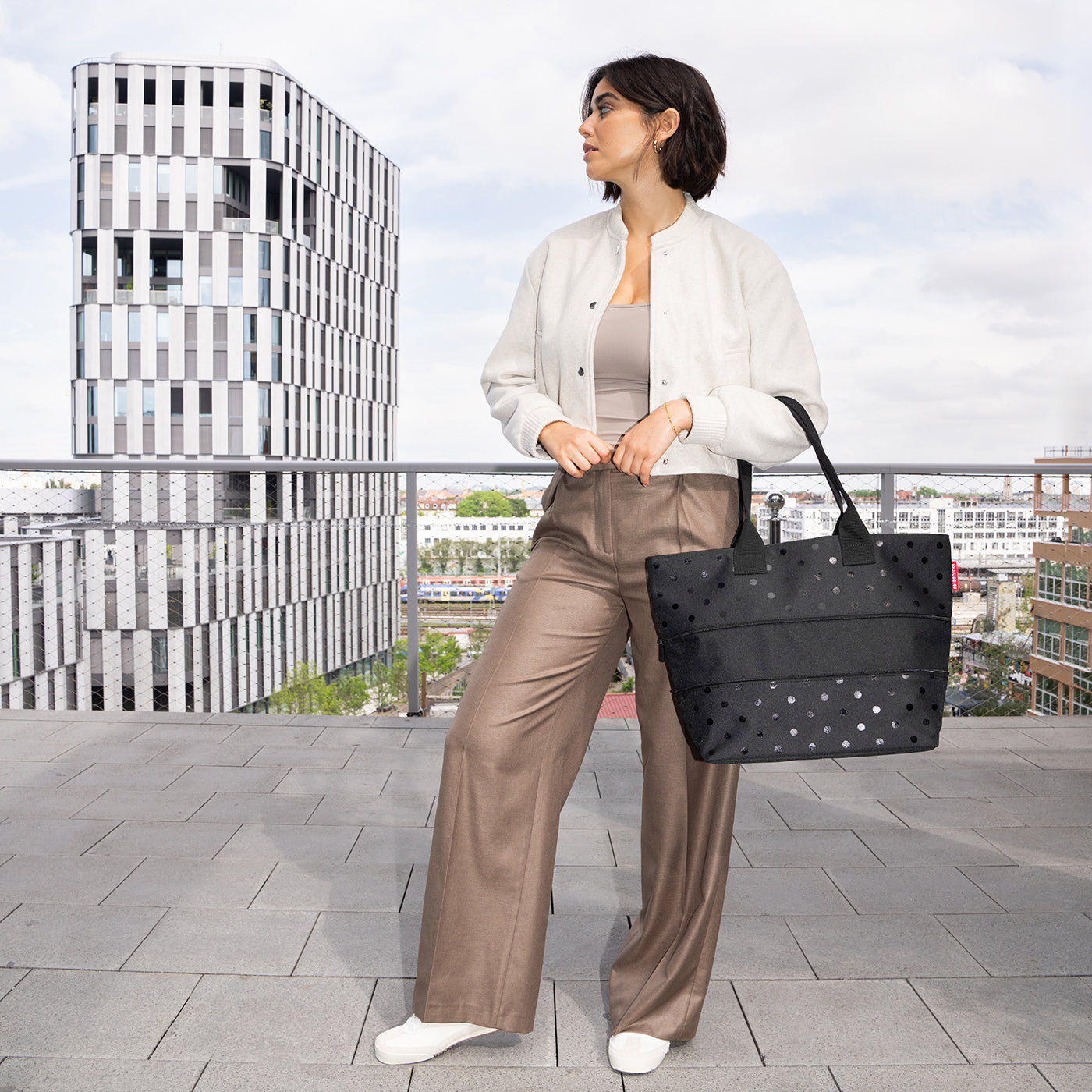 shopper e1 glossy dots black