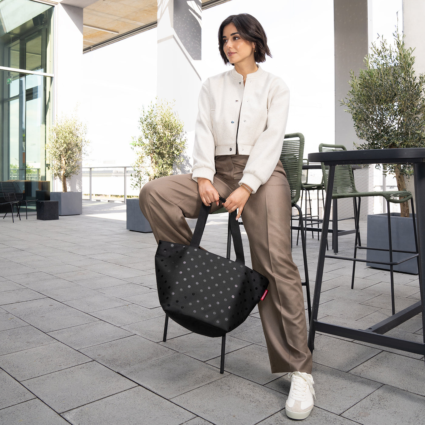 shopper M glossy dots black