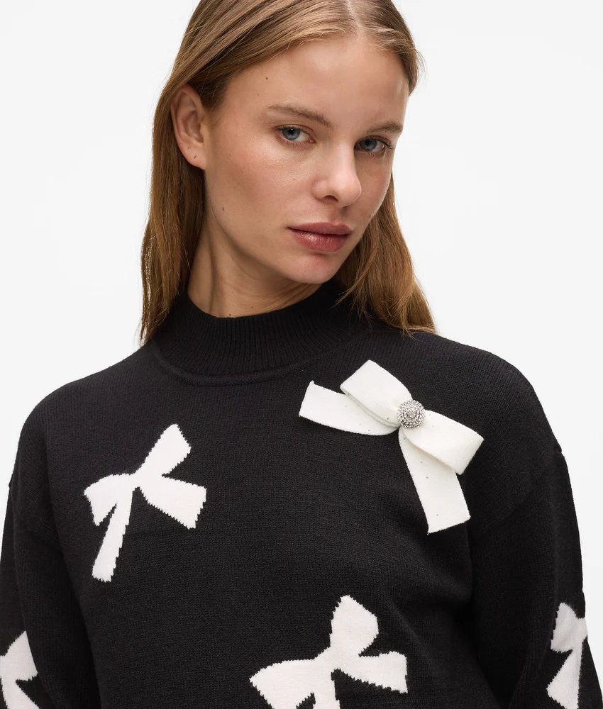 Exclusive bow sweater