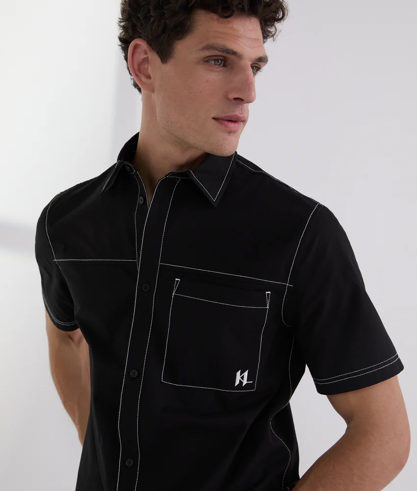 SHORT-SLEEVED CONTRAST STITCH SHIRT