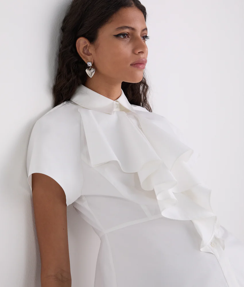 SHORT-SLEEVED RUFFLE SHIRT