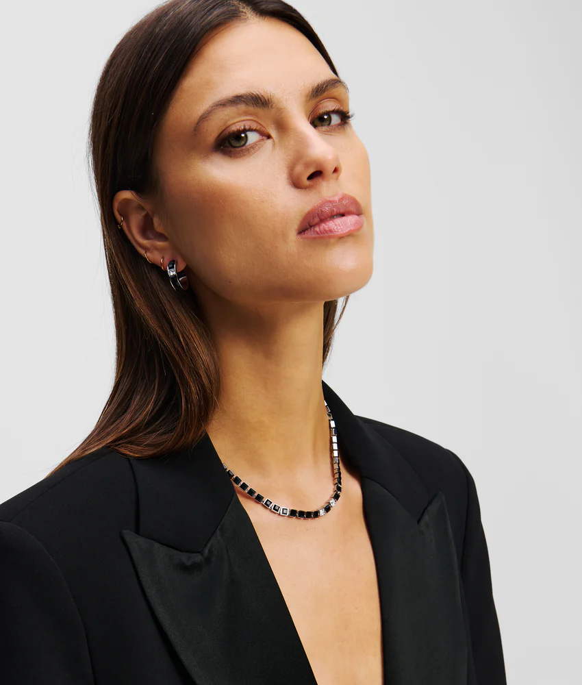 BLACK CRYSTALS NECKLACE