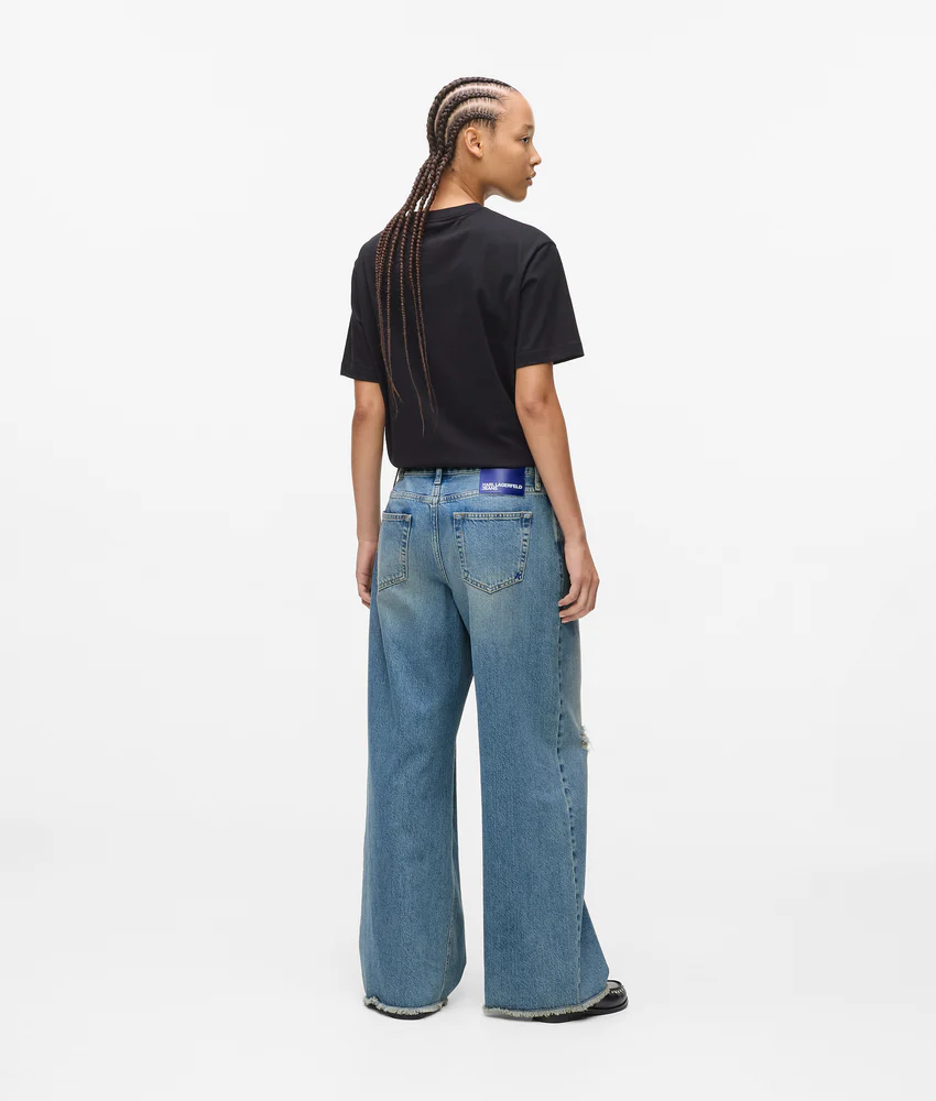 Low-rise wide leg jeans